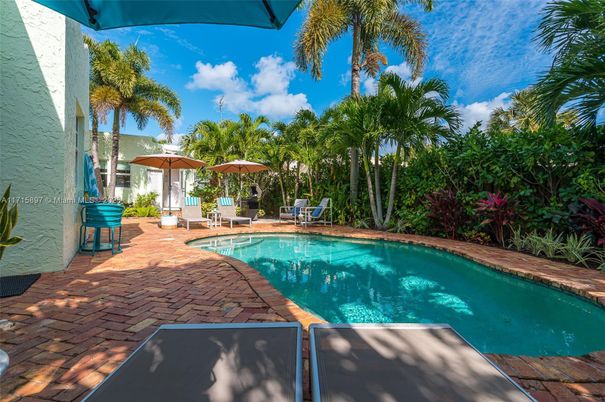 Exterior, Pool