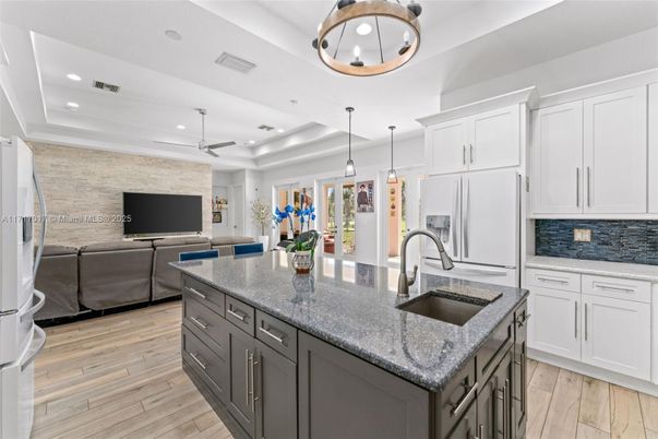 Interior, Kitchen, Living room, Pendant Lights, Recessed Lighting, Wood Texture Flooring