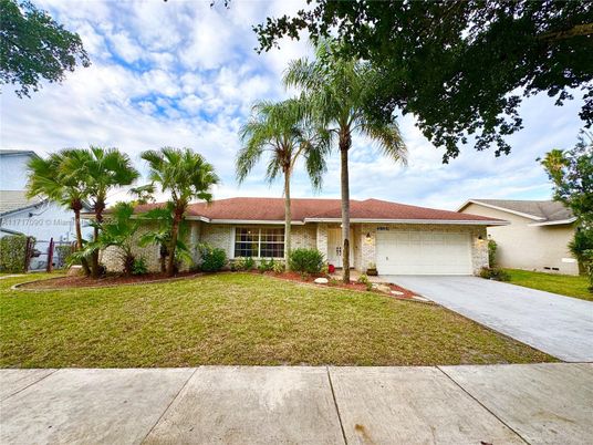 Attached, Backyard, Exterior, Facade, Brick Facade, Ranch