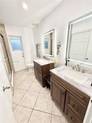 Bathroom, Dual Sink Vanities, Interior, Recessed Lighting