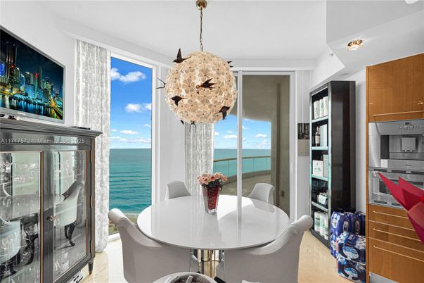 Dining room, Interior, Pendant Lights, Water