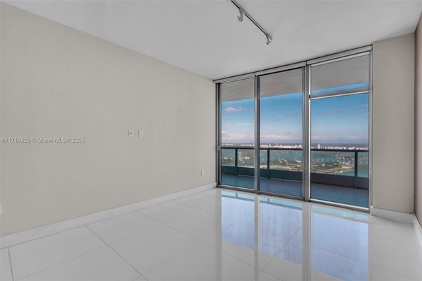 Empty room, Interior, Water
