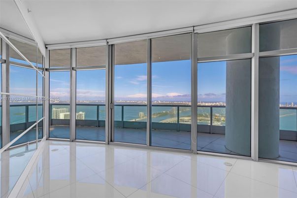 Empty room, Interior, Sun Room, Water
