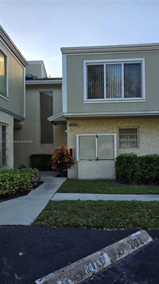 Exterior, Facade, Rowhouse