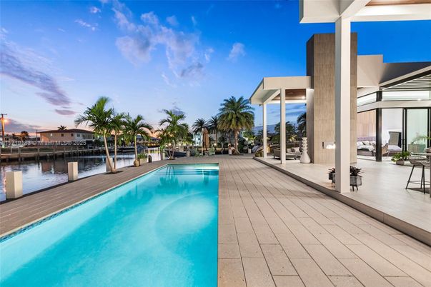 Exterior, Pool, Water