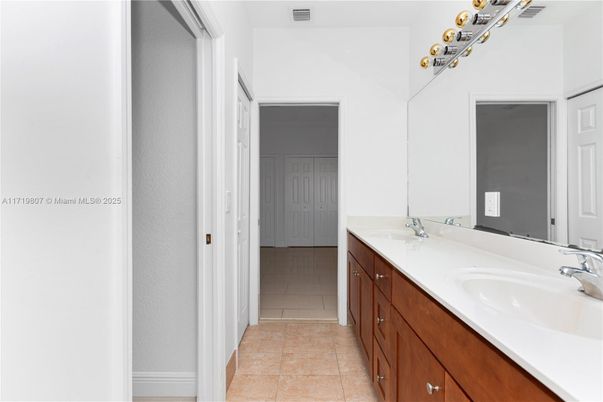 Bathroom, Dual Sink Vanities, Interior