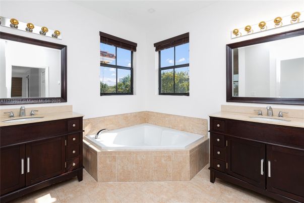 Bathroom, Dual Sink Vanities, Interior