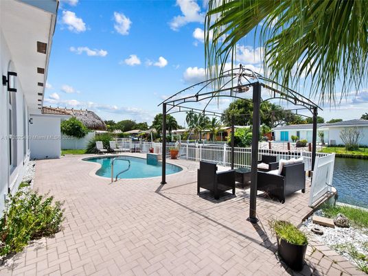 Exterior, Pool, Water