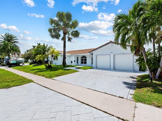 Attached, Exterior, Facade, Spanish Mediterranean