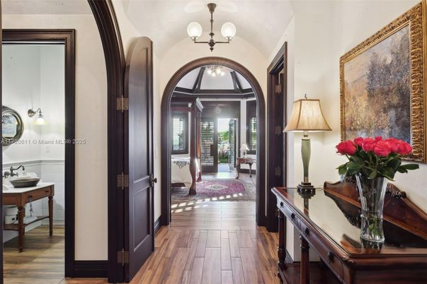 Interior, Pendant Lights, Wood Texture Flooring