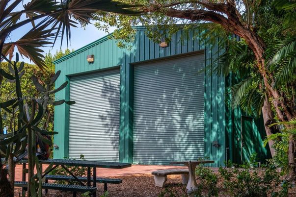 Detached Garage, Exterior