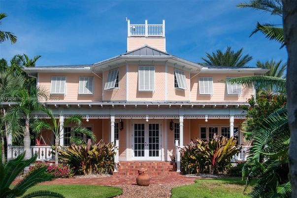 Exterior, Facade, American Craftsman