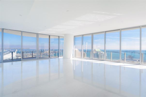 Empty room, Interior, Water