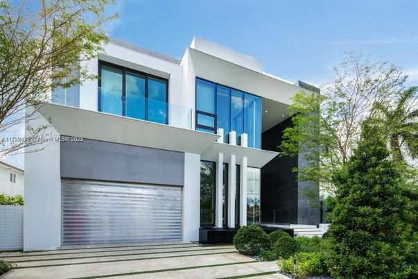 Attached, Exterior, Facade, Modern