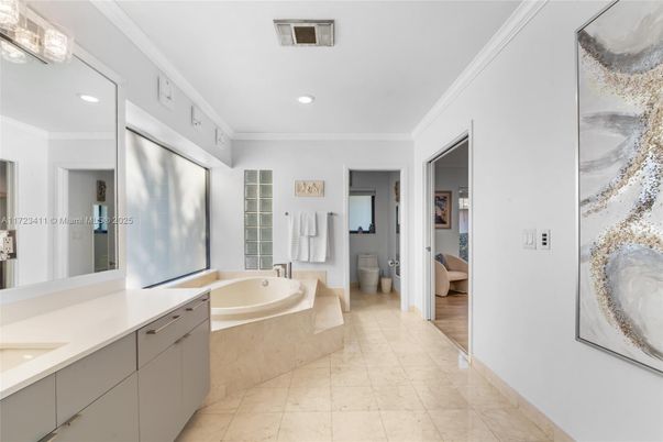 Bathroom, Interior, Recessed Lighting
