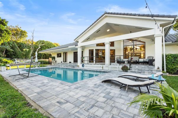 Exterior, Pool