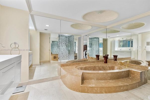 Bathroom, Interior, Recessed Lighting