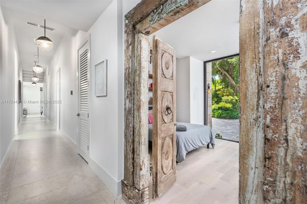 Interior, Pendant Lights, Recessed Lighting, Wood Texture Flooring
