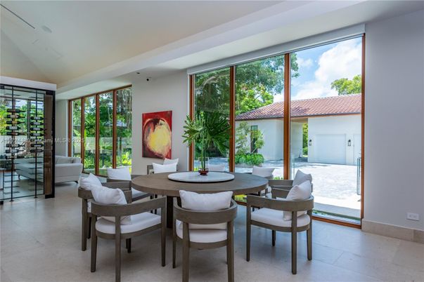 Dining room, Interior