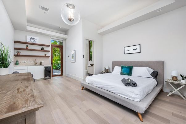 Bedroom, Interior, Pendant Lights, Wood Texture Flooring