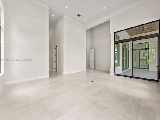 Empty room, Interior, Recessed Lighting