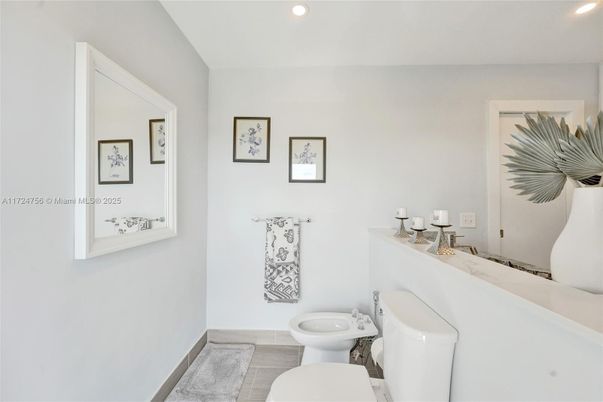 Bathroom, Interior, Recessed Lighting