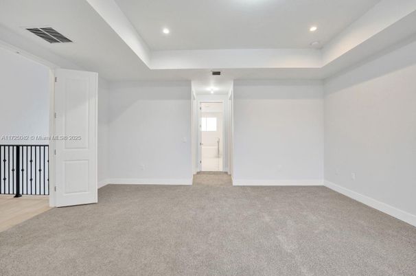 Empty room, Interior, Recessed Lighting