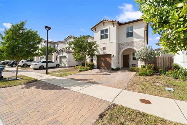 Attached, Exterior, Facade, Mediterranean