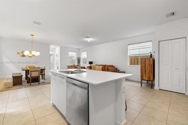Dining room, Interior, Kitchen, Pendant Lights