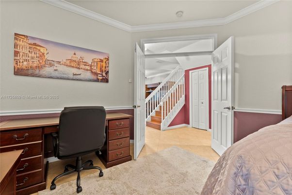 Home Office, Interior