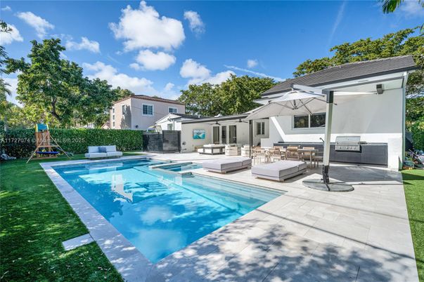 Exterior, Playground, Pool