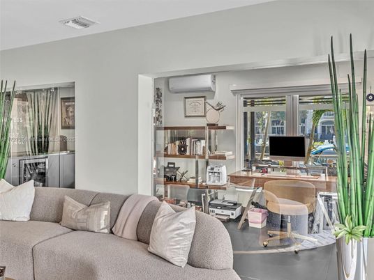 Home Office, Interior