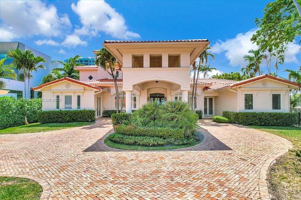 Backyard, Exterior, Facade, Mediterranean