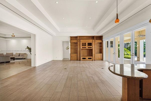 Interior, Living room, Pendant Lights, Recessed Lighting, Wood Texture Flooring