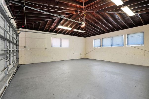 Empty room, Interior, Wooden Beams, Wooden Ceilings