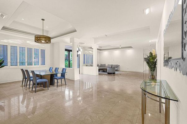 Dining room, Interior, Living room, Pendant Lights, Recessed Lighting