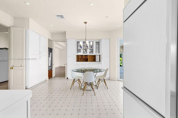 Dining room, Interior, Pendant Lights, Recessed Lighting