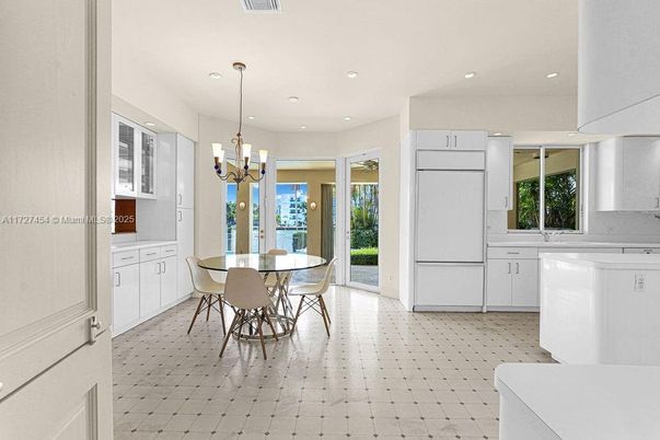 Chandelier, Dining room, Interior, Kitchen, Recessed Lighting