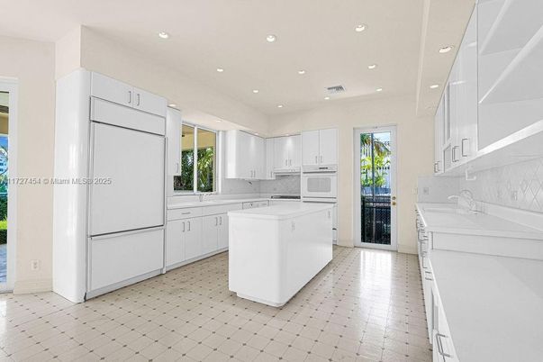 Interior, Kitchen, Recessed Lighting, Washer