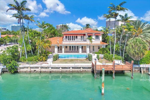 Exterior, Lake, Pool