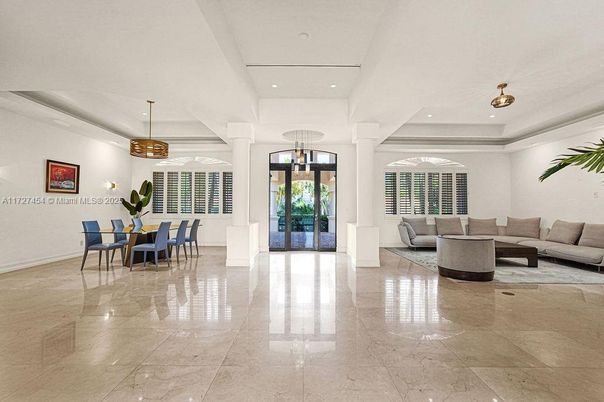 Dining room, Interior, Living room, Pendant Lights, Recessed Lighting