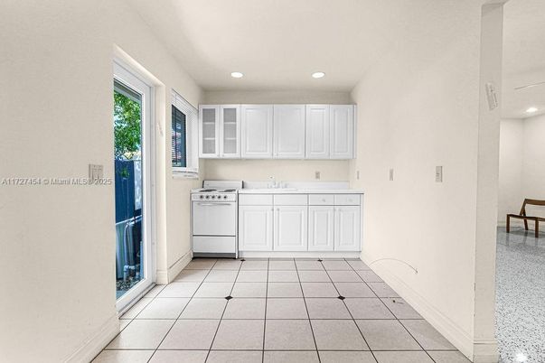 Interior, Kitchen, Recessed Lighting, Washer