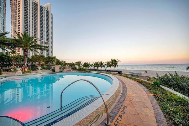 Exterior, Pool, Water