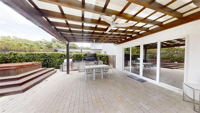 Exterior, Hot Tub