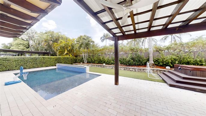 Exterior, Hot Tub, Pool