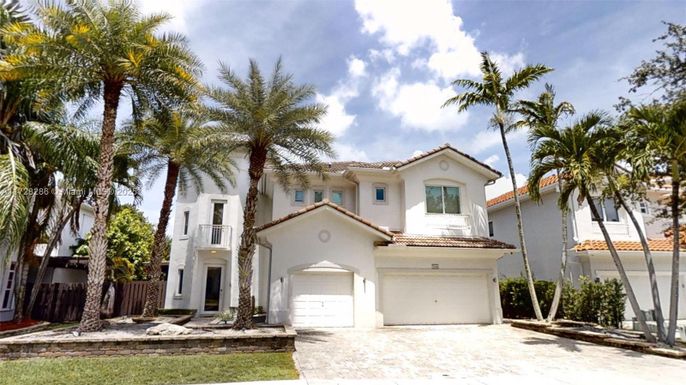Attached, Exterior, Facade, Mediterranean