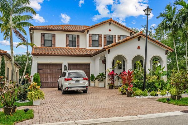 Attached, Exterior, Facade, Spanish Mediterranean