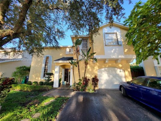 Attached, Exterior, Facade, Mediterranean