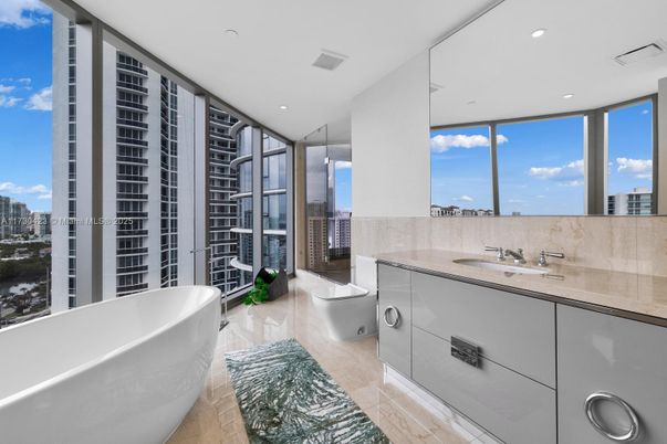 Bathroom, Free Standing Baths, Interior, Recessed Lighting
