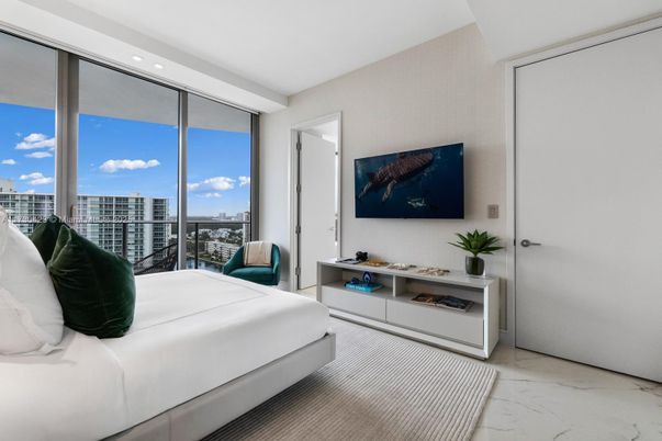 Bedroom, Interior, Marble, Recessed Lighting, Water